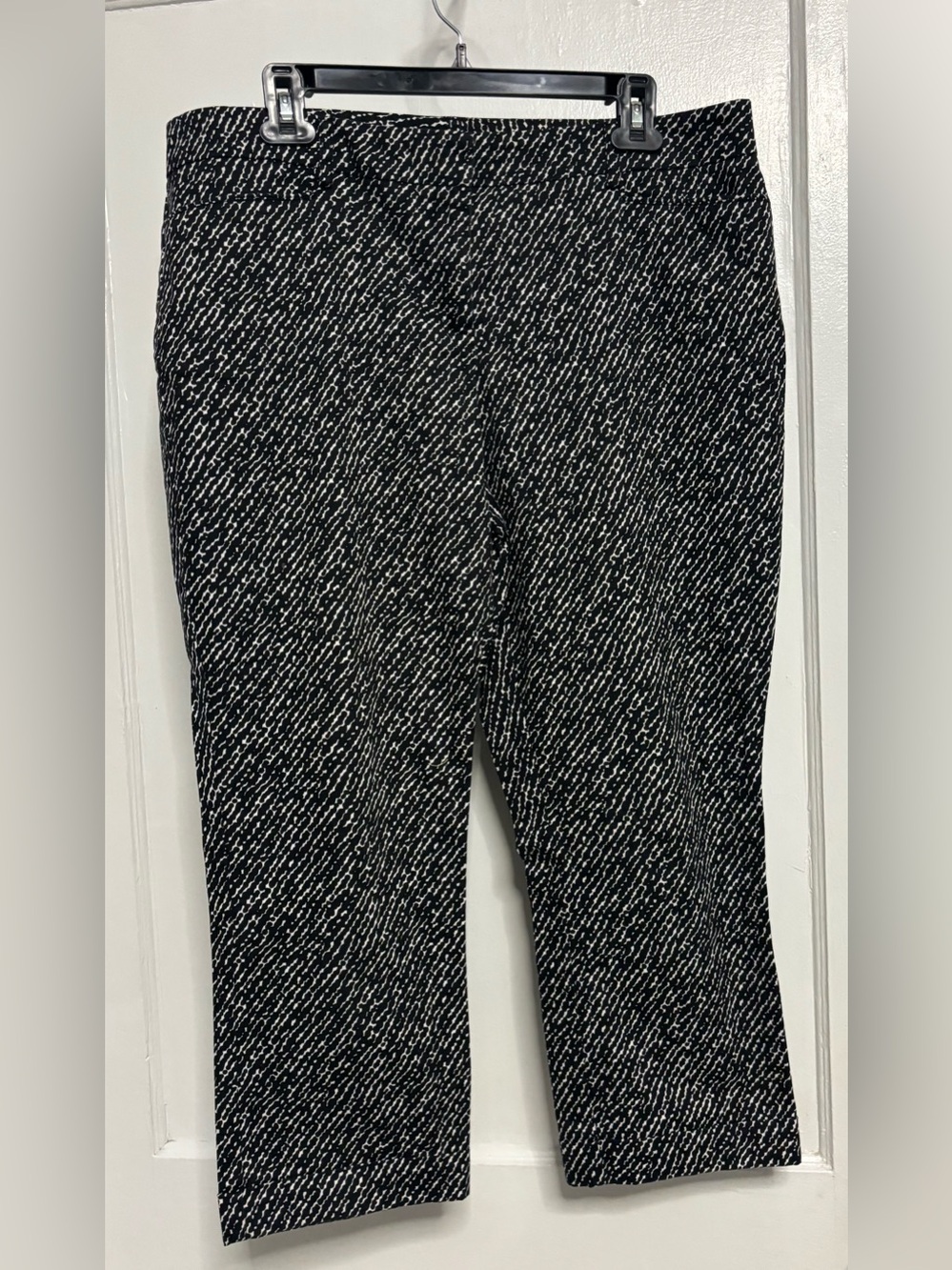 Black & White Patterned cropped pants